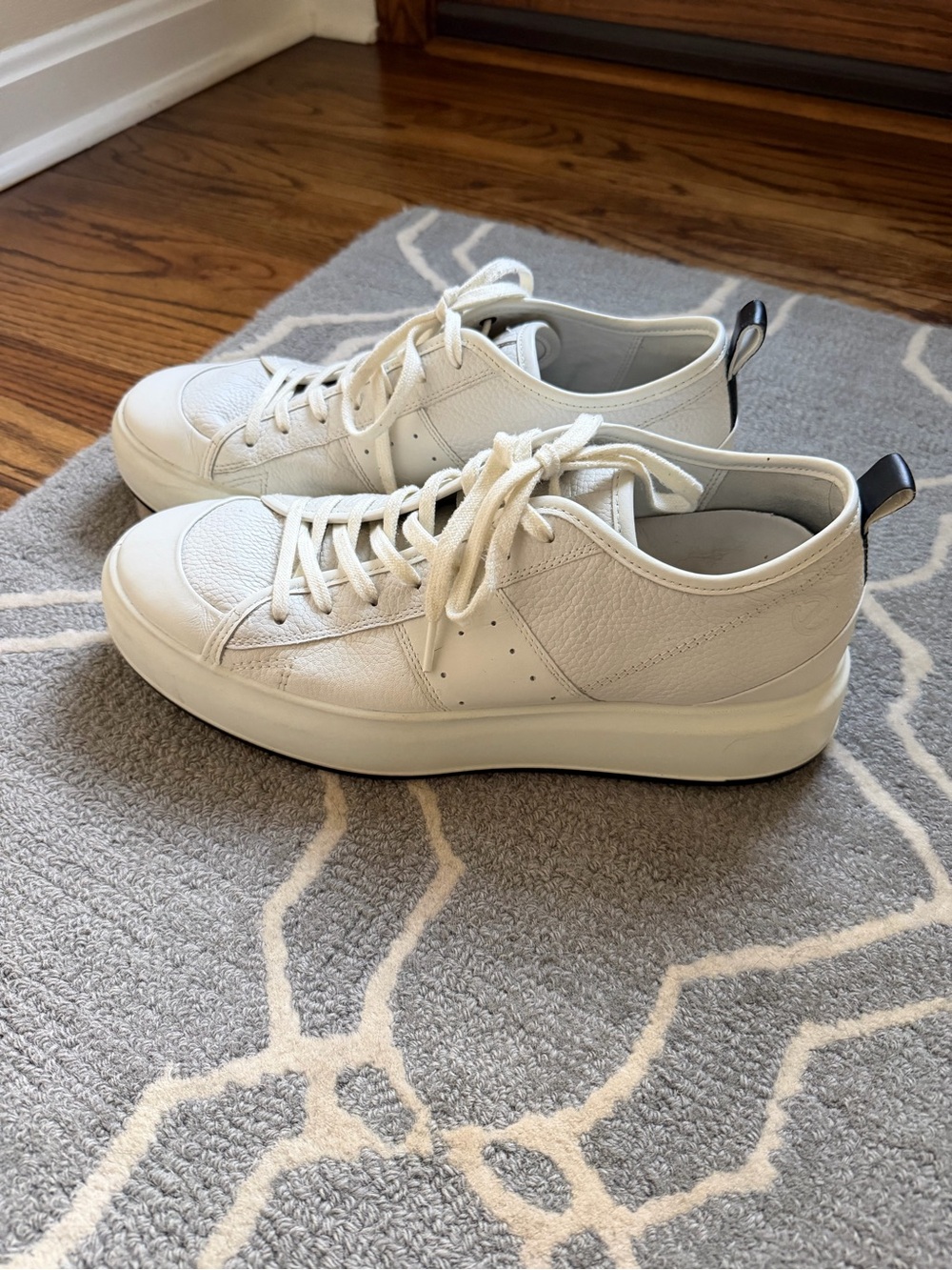 Ecco White Leather Low-Top Sneakers with Black Heel Tab